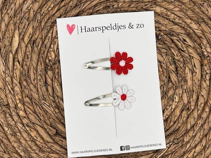 Klikklakspeldjes met rood/witte madeliefjes - carnaval - Ut Malse Arckeldurp — 5 cm