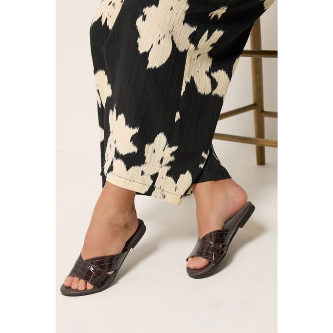 Yours Chocoladebruine Muilsandalen Van Imitatieleer Met Extra Brede Eeepasvormsize 39EEE