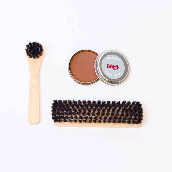 Gala schoenpoets set - Cognac – Met in- en uitpoetsborstel – Geschikt voor glad leer, inhoud 50 ml – Gala schoenpoets set zwart en kleurloos is een complete onderhoudsset voor gladleren schoenen