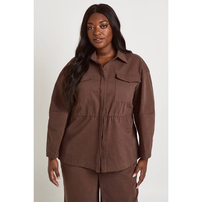 boohoo Dames Plus Twill Overhemd Met Kraag En Getailleerde Taille | Chocoladebruin | Maat: 46