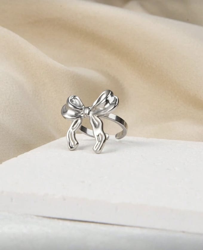 Statement ring met strik - ring met strik - ring - ringen - ringen dames - ring dames - strik ring - ring met strikje - minimalistische ring met statement hartje
