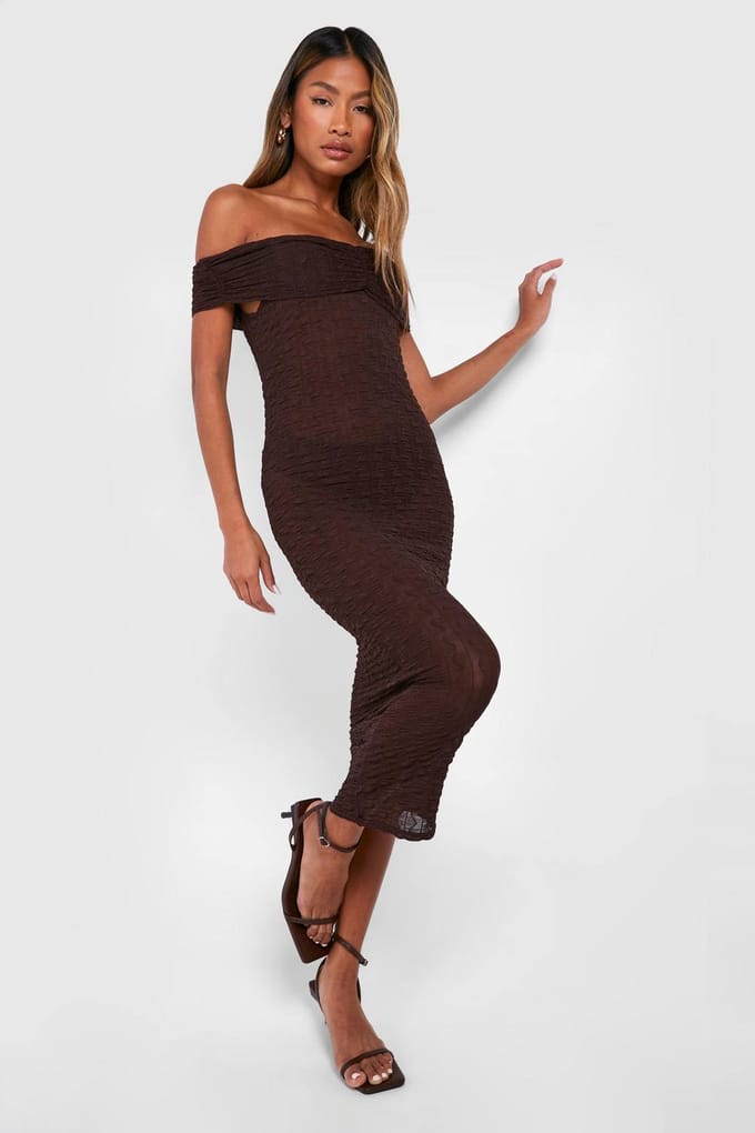 boohoo Dames Bardot geruichte textuur midaxi-jurk | Chocoladebruin | Maat: 38
