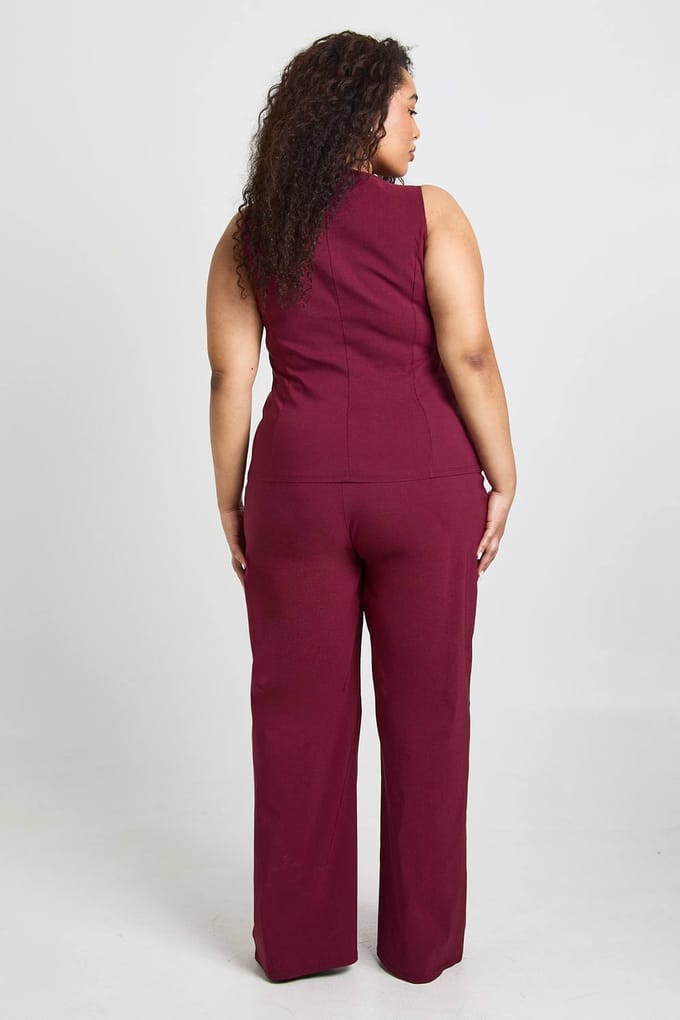 boohoo Dames Plus Super Stretch Getailleerd Lang Vest & Wijde Pijpen Broek | Wijn | Maat: 56