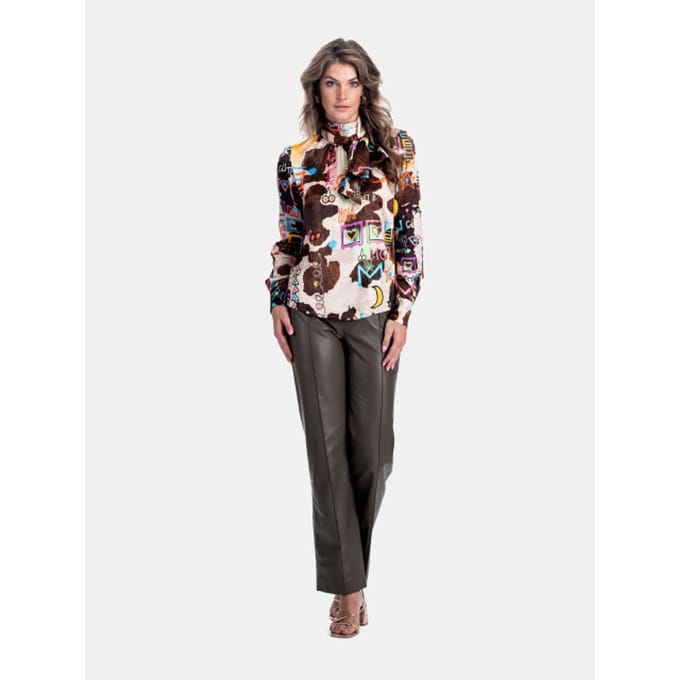 Mucho Gusto Blouse vinci met koeienprint en graffiti illustraties