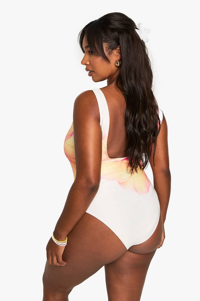 boohoo Dames PLUS FLORAAL BEDRUKTE SCOOP BADKLEDING | Maat: 28