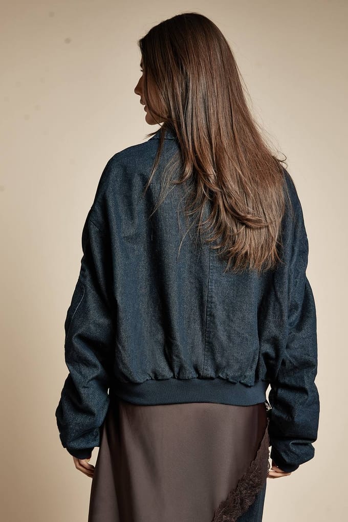 boohoo Dames Bomberjacket van denim met gerafelde mouwen | Donker Indigo | Maat: 40