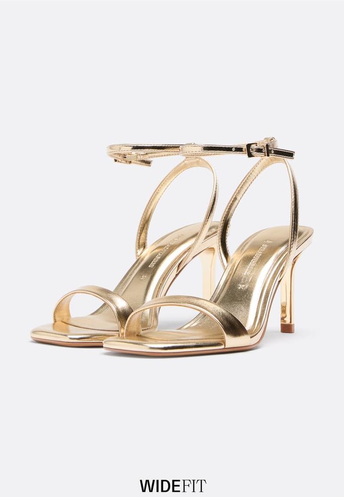 Stradivarius WIDE FIT. Sandalen met smalle hak  GOUD 41