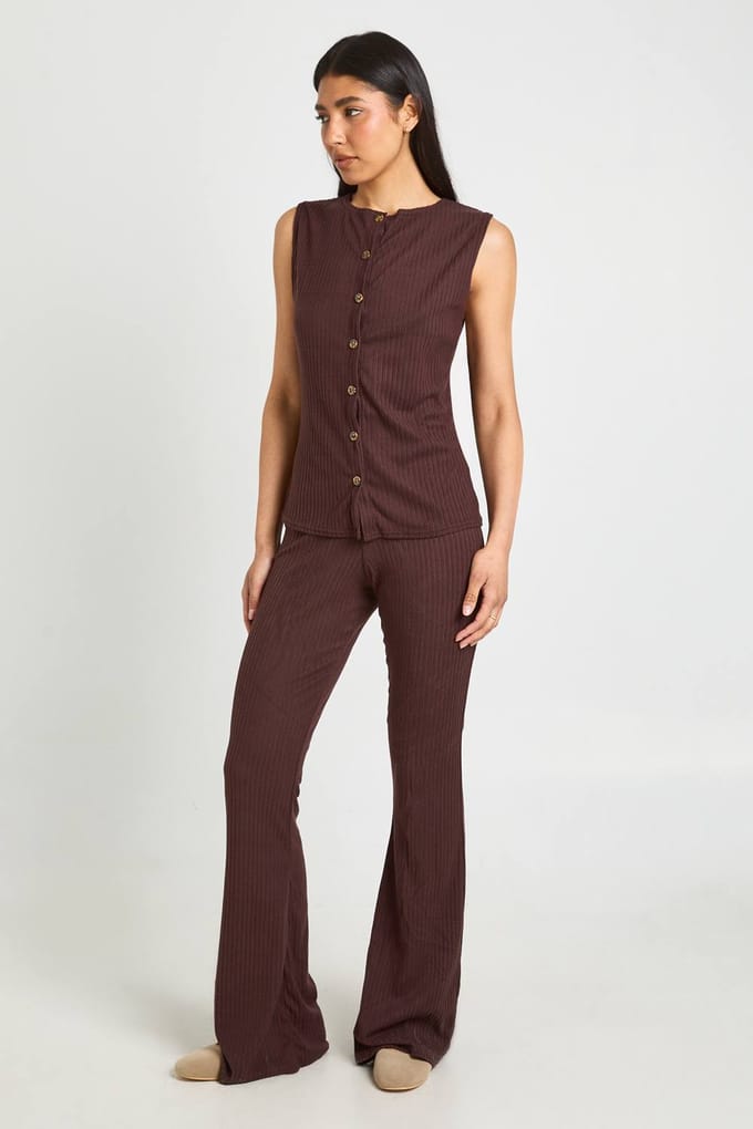 boohoo Dames Tall Geribbelde Mouwloze Top Met Knoopsluiting En Broek Set | Chocoladebruin | Maat: 42