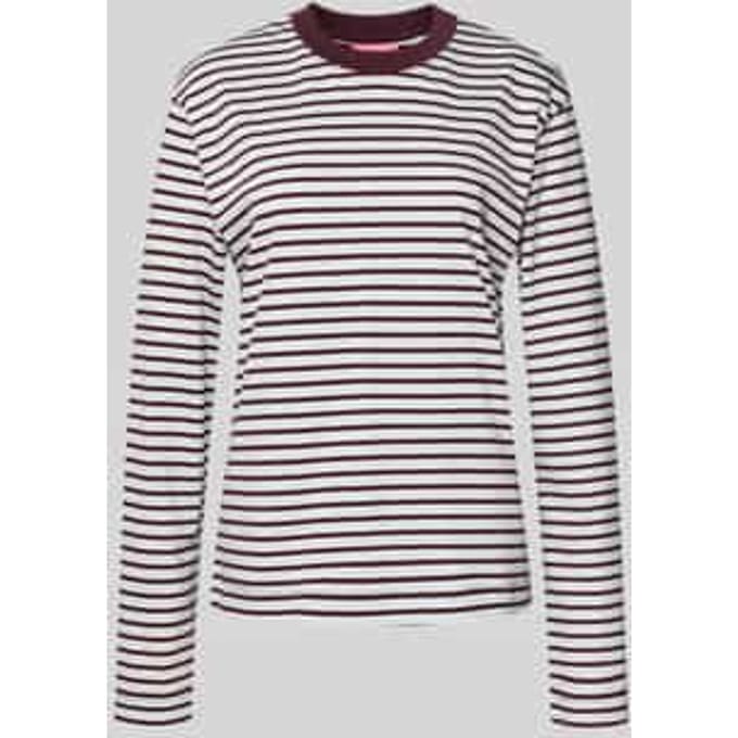 Boxy fit longsleeve model 'SOPHIA'