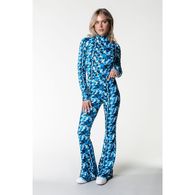 Colourful Rebel Abstract Pixel Peached Extra Flare Pants Cyan Blue Maat: S | Wijde Broeken Outlet | Dames | Blauw