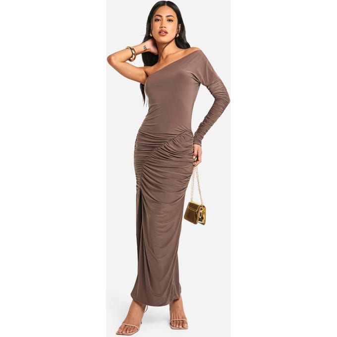 boohoo Dames One-shoulder slinky geroqueerde maxi-jurk | Mokka | Maat: 44