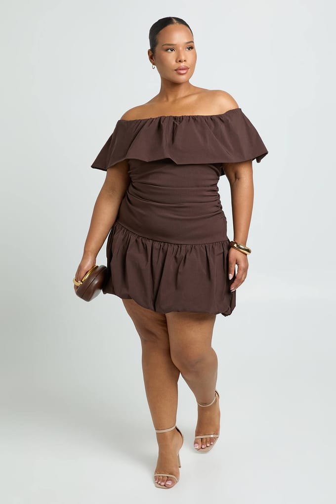 boohoo Dames Plus Puff Ball Bardot Mini Jurk | Chocoladebruin | Maat: 44