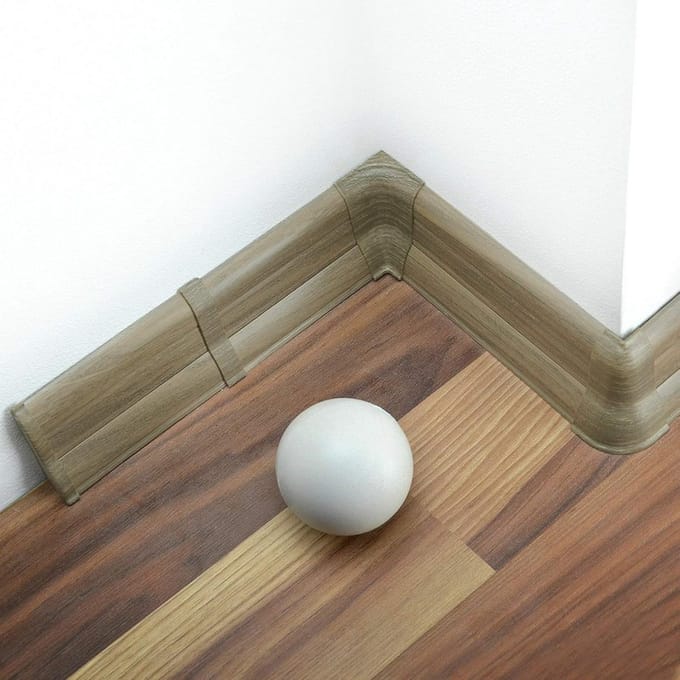 PVC Plinten 16 Meter in Grijze Eiken Laminaatlook - 62mm Hoog