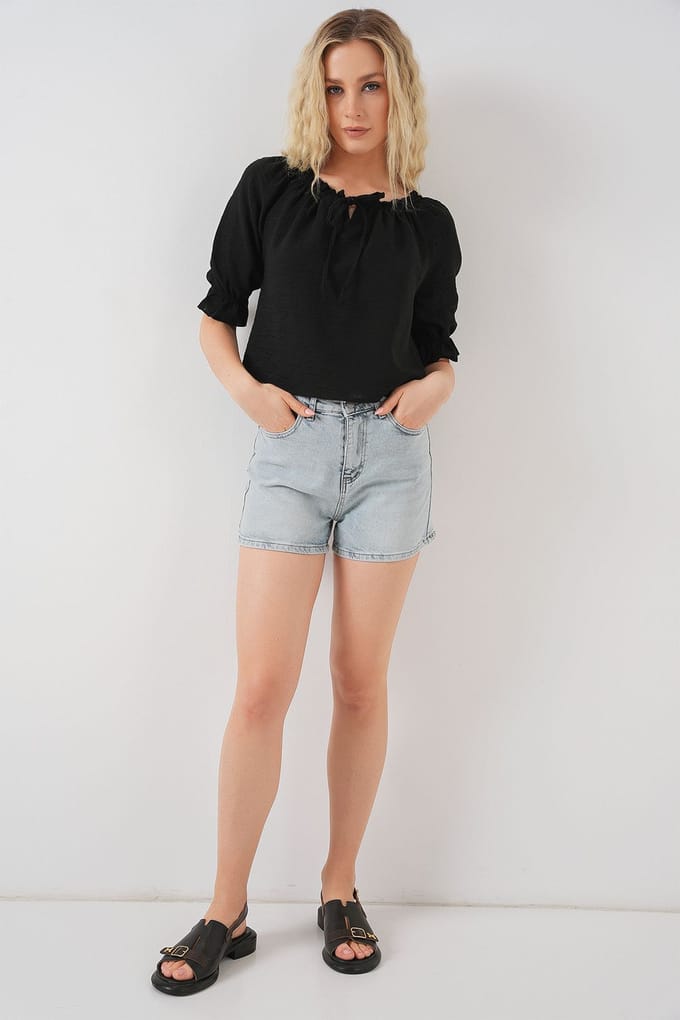Gestructureerde Bootkraag Cropped Blouse met Pompom Detail