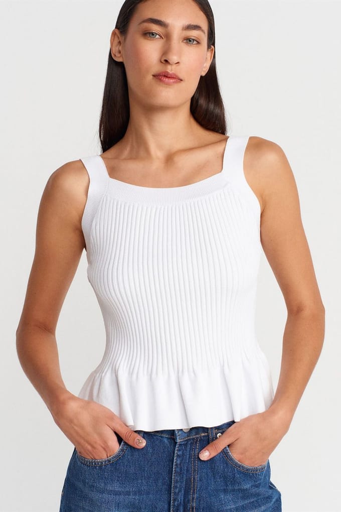 Getailleerde geribbelde mouwloze blouse met vierkante halslijn