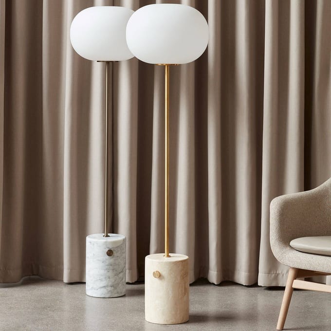 Audo Copenhagen Audo vloerlamp JWDA, brons/wit, marmer, 150 cm, dimbaar.
