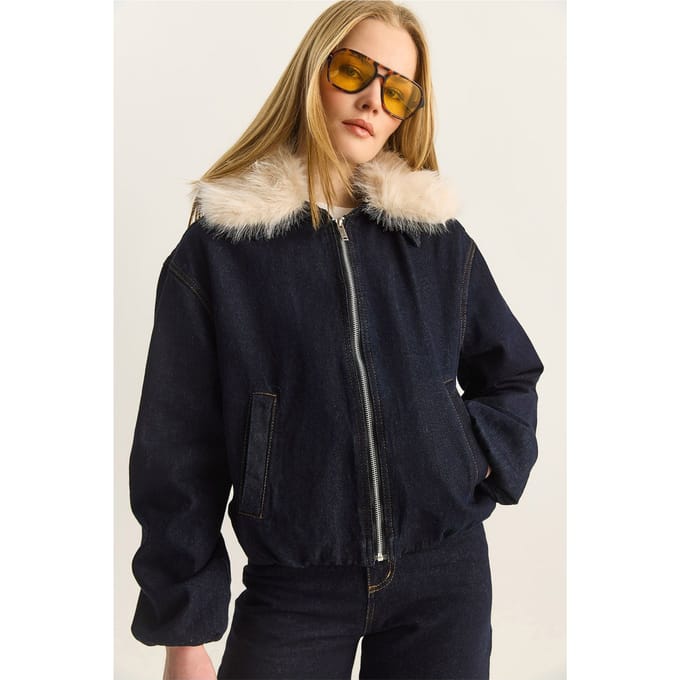 Korte Denim Jas met Nepbont Detail