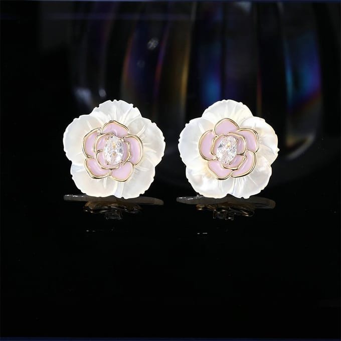 Dames Licht Luxe Design Elegante Niche Emaille Camelia Oorbellen Modieuze En Veelzijdige Niche Design Bloem Oorbellen white