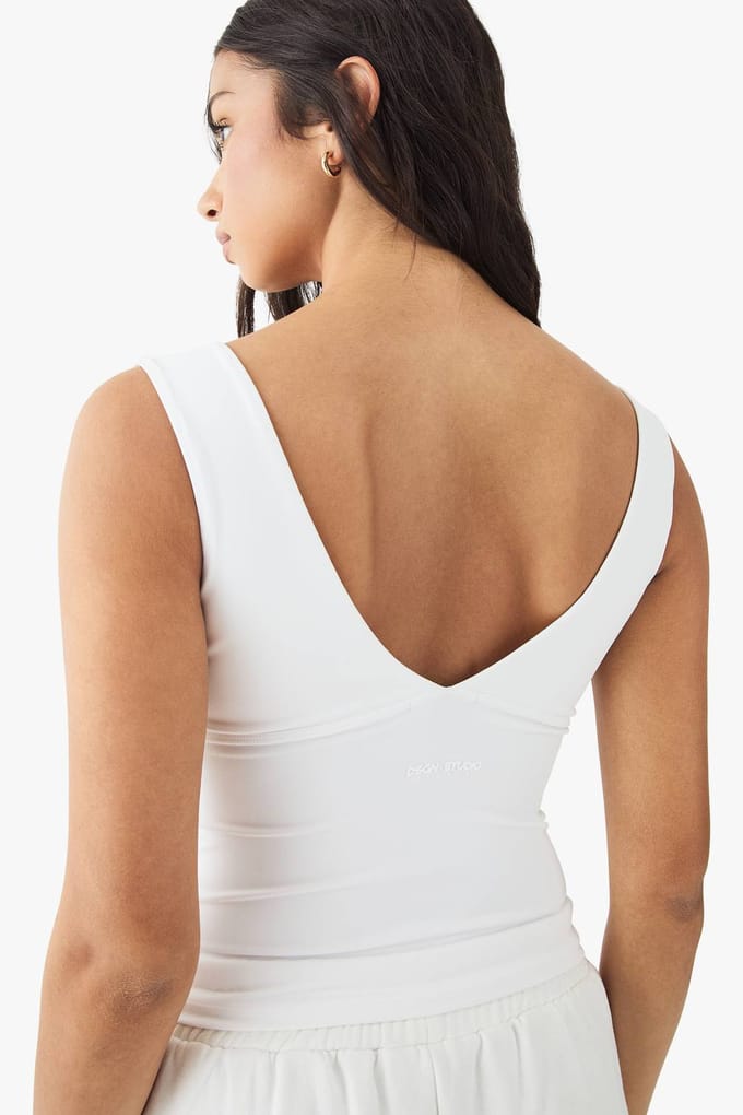Dames DSGN Studio Ultra Sculpt Wikkel Voorkant Gewatteerde Vest Top | Wit | Maat: XS