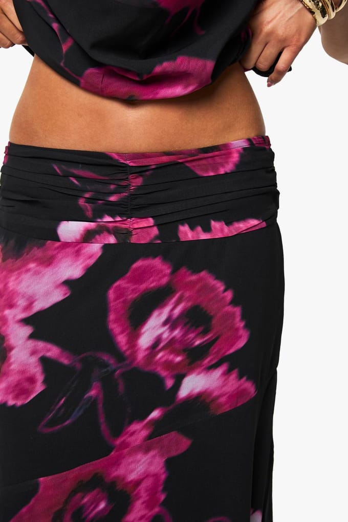 boohoo Dames Bloemen chiffon maxirok met watervalzoom | Maat: 36