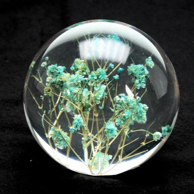 Bol presse papier Veldbloem blauw, glas hars Ø8cm