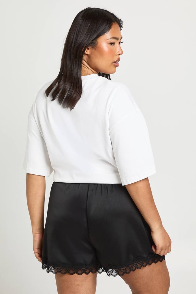 boohoo Dames Plus Satijnen Shorts Met Kanten Bies | Zwart | Maat: 44