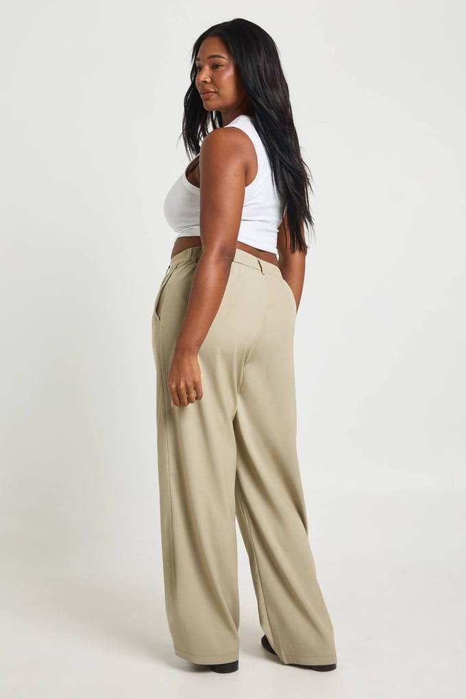 boohoo Dames Plus Getailleerde Wijde Pijpenbroek | Verstandig | Maat: 44