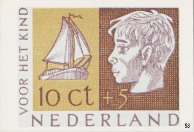 Briefkaart met afbeelding jongenskopje met scheepje postzegel
