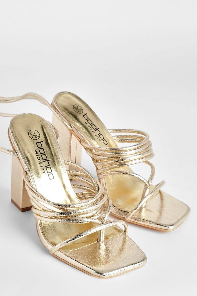 boohoo Dames Brede pasvorm multi-strook blockhak gesnoerde sandalen | Goud | Maat: 38