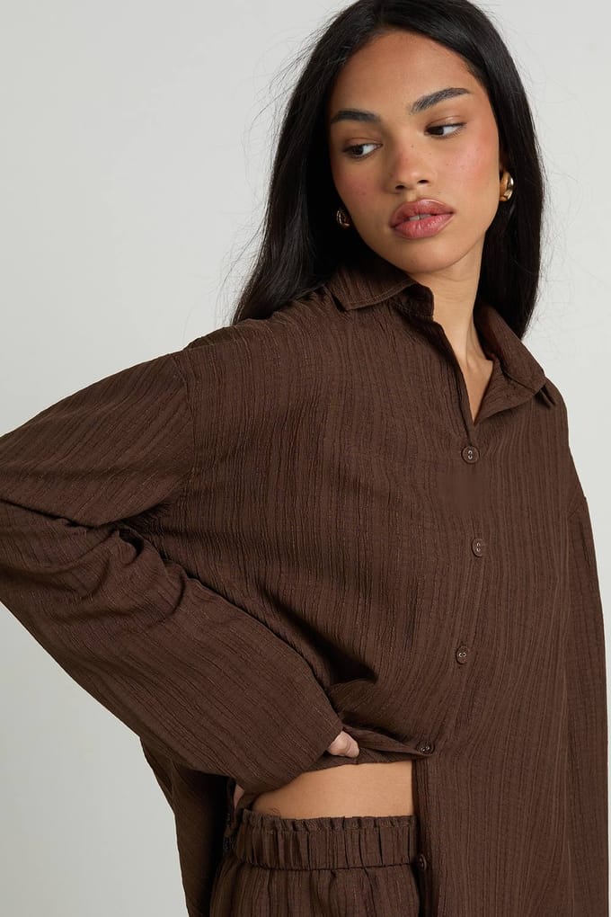 boohoo Dames Getextureerde Geweven Oversized Shirt en Broek Co-ord | Chocolate | Maat: 6