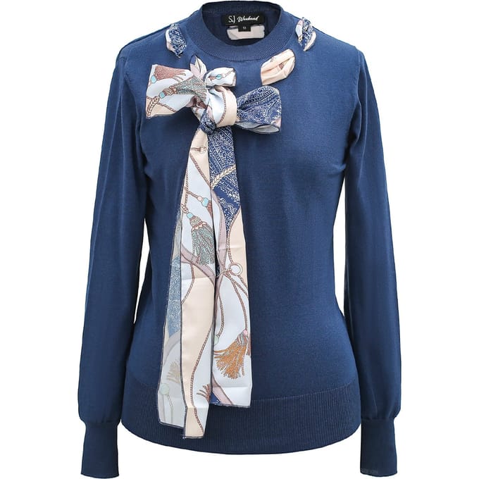Ascot-tie jumper