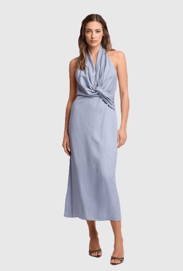 vrouw blauwe jurk