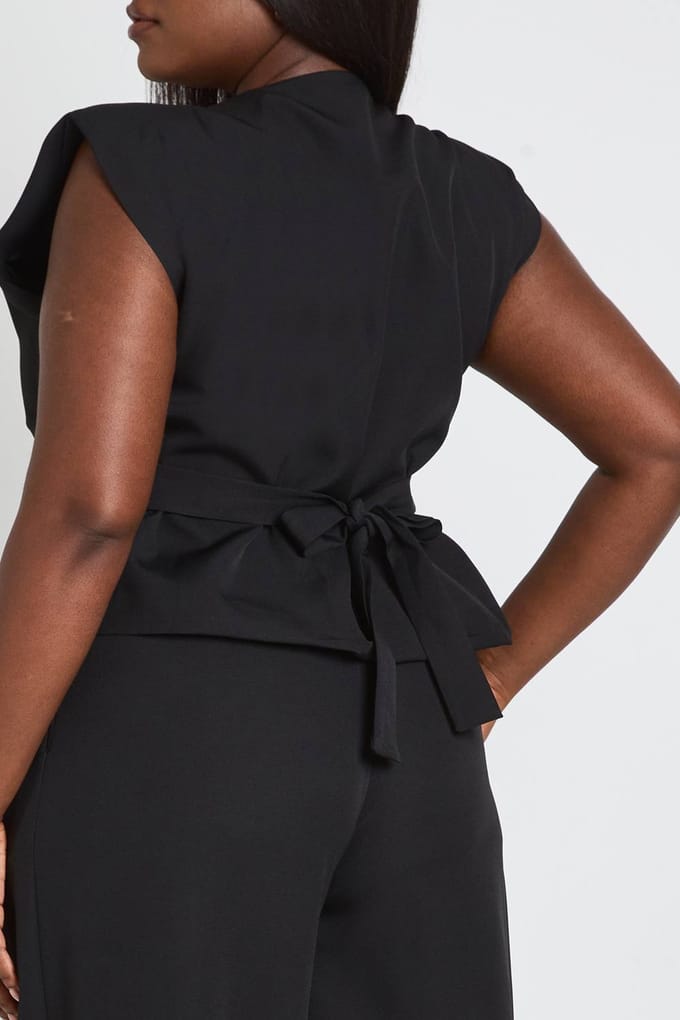 boohoo Dames Plus Mouwloos Gilet Met Getailleerde Taille | Black | Maat: 16