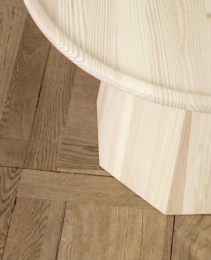 Normann Copenhagen - Pine Bijzettafel - pijnboom - Ø 65 cm - beige
