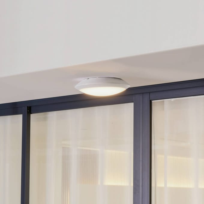 Lindby LED buiten plafondlamp Naira, wit, sensor, 30 cm, IP65