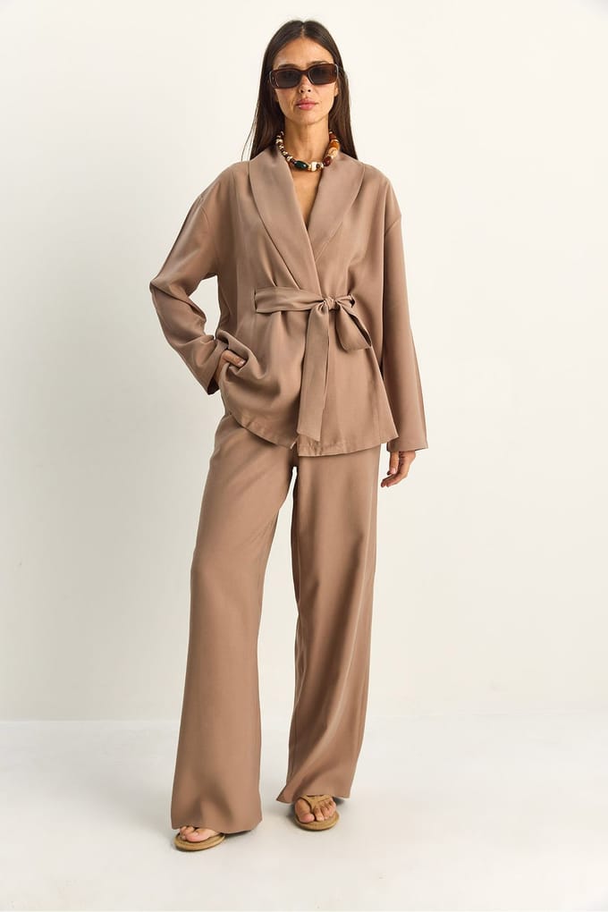 Hoge taille set met strikdetail en sjaalkraag