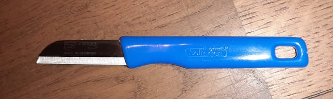 Solingen aardappelmesje - schilmes - blauw - ophangoog - schilmesje - aardappelschilmes met gat