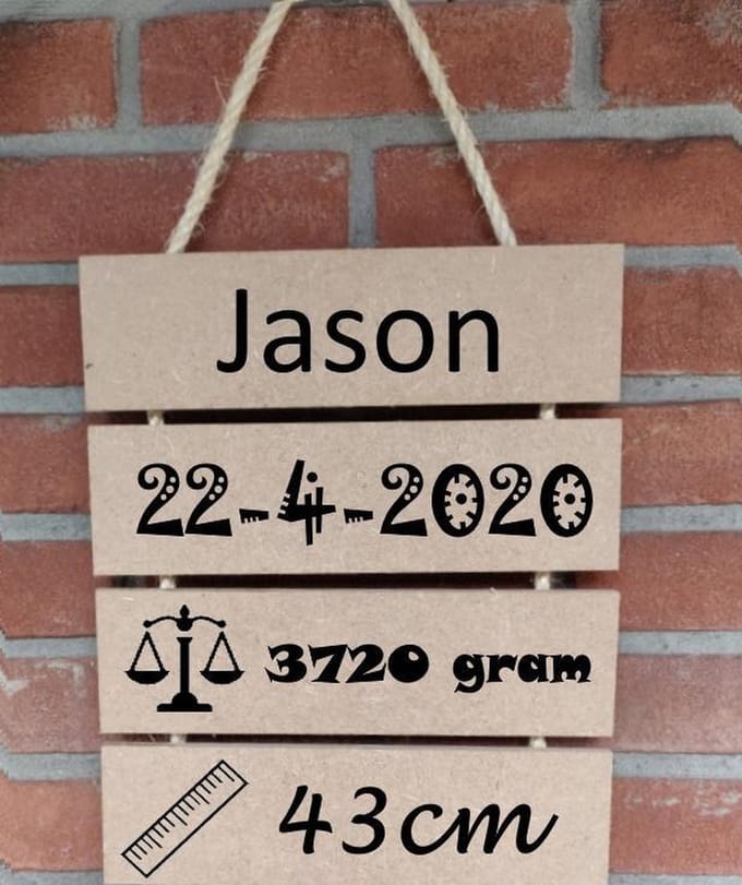 Houten geboorte ladder gepersonaliseerd met eigen persoonlijke tekst - tekstladder kraamcedeau - m