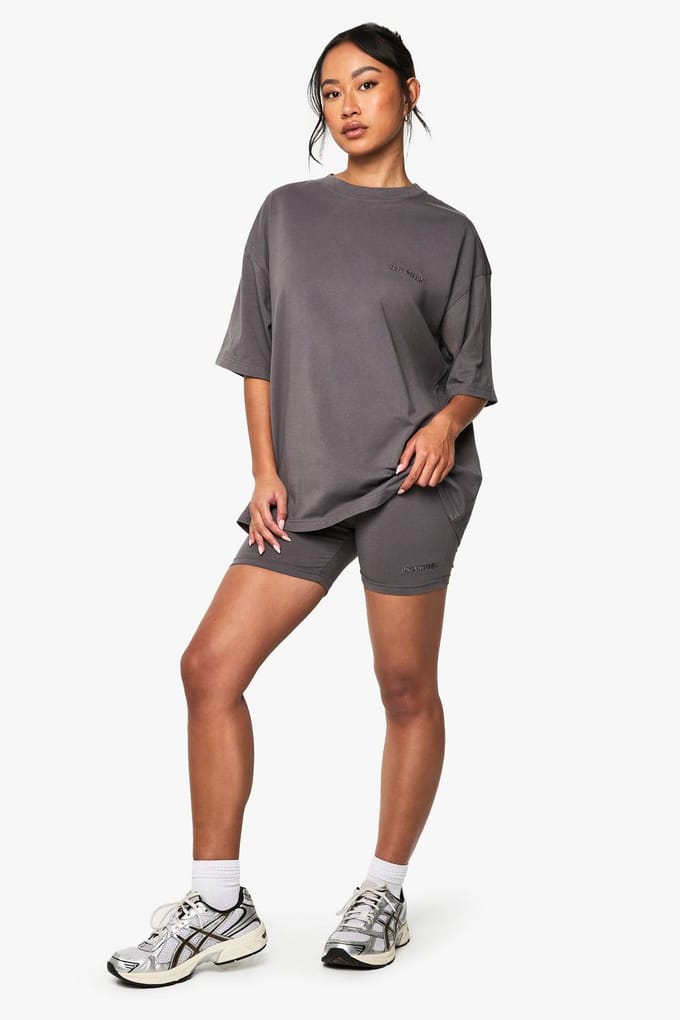 Dames Dsgn Studio Oversized T-shirt En Fietsshort Set | Houtskool | Maat: Small