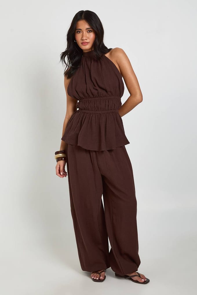 boohoo Dames Kaaslinnen Top Met Gerimpelde Peplum | Chocoladebruin | Maat: 38