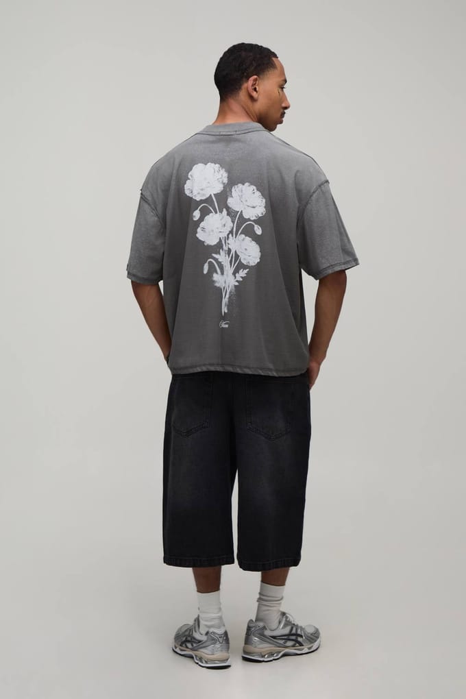 Antraciet Oversized Boxy T-shirt Met Zichtbare Naden Bloemenprint En Spray Wash | Grey | Size Medium