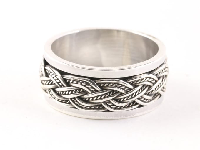 Zware zilveren geluksring met vlechtmotief - maat 19