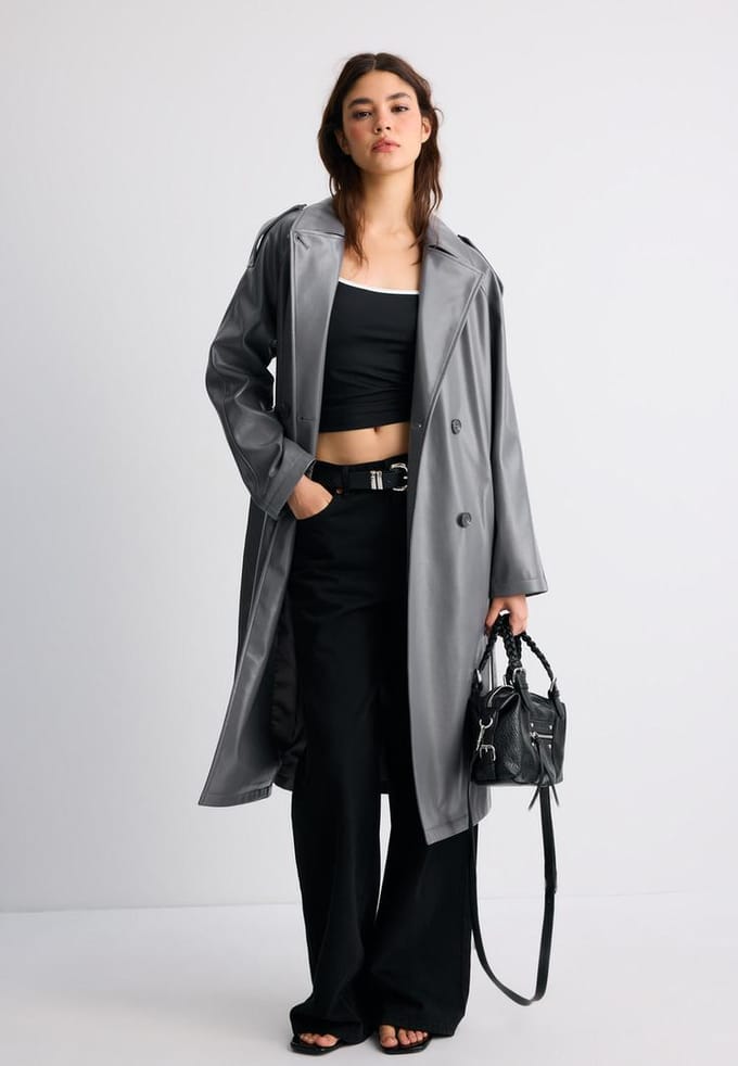 Stradivarius Lange trenchcoat met leereffect  Donkergrijs S