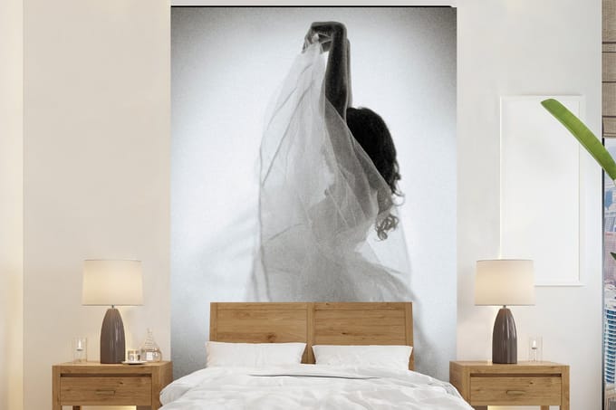 Behang - Fotobehang Vrouwen - Jurk - Dansen - Zwart wit - Breedte 180 cm x hoogte 280 cm