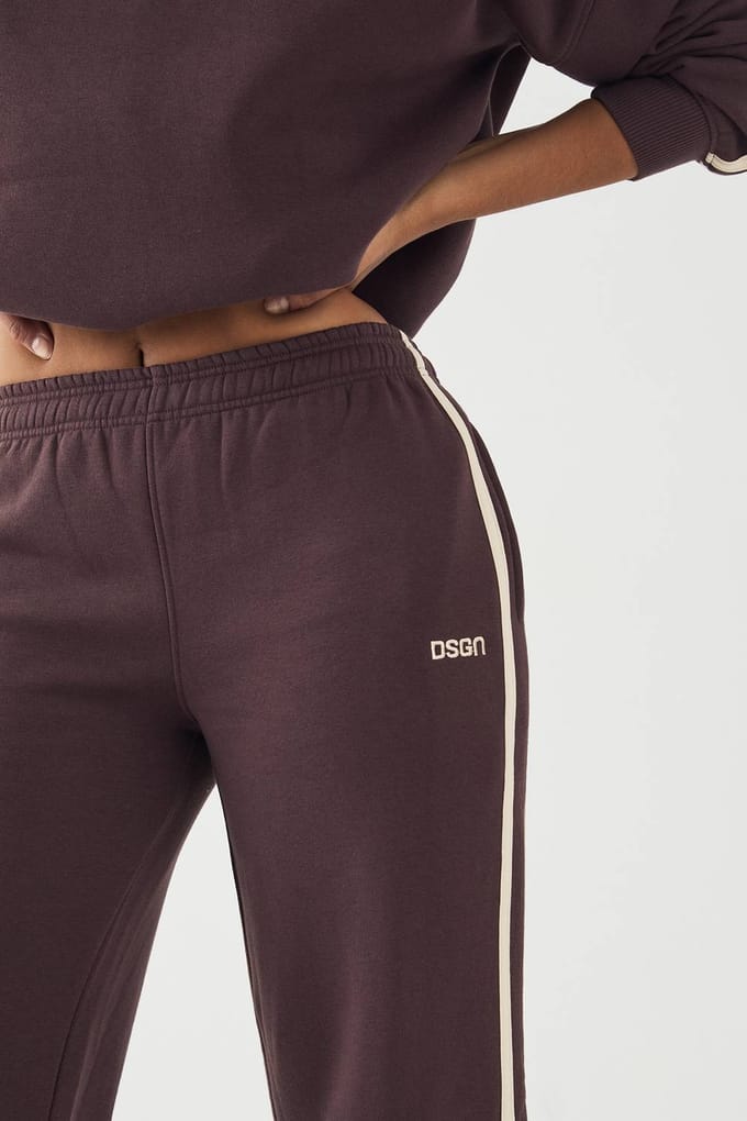 Dames DSGN Studio Side Stripe Straight Leg Jogger | Chocolate | Maat: XL