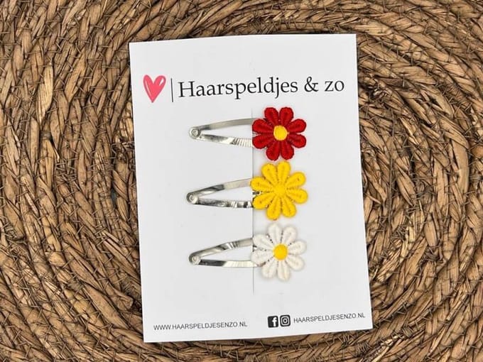 Oeteldonkse madeliefjes op klikklakspeldjes - carnaval — 4 cm