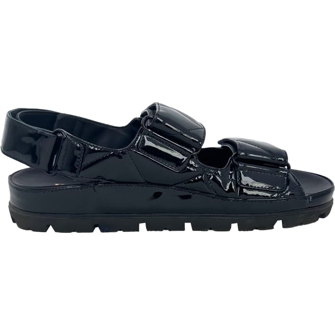 Prada Gequiltte Slingback Sport Sandalen in Zwart Lakleer