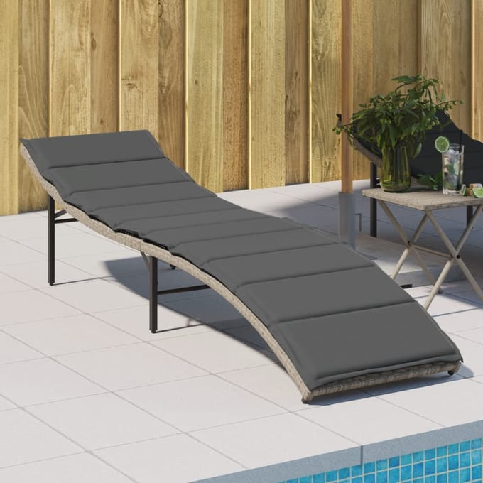 vidaXL - Ligbed - met - kussen - 55x199x50 - cm - poly - rattan - lichtgrijs
