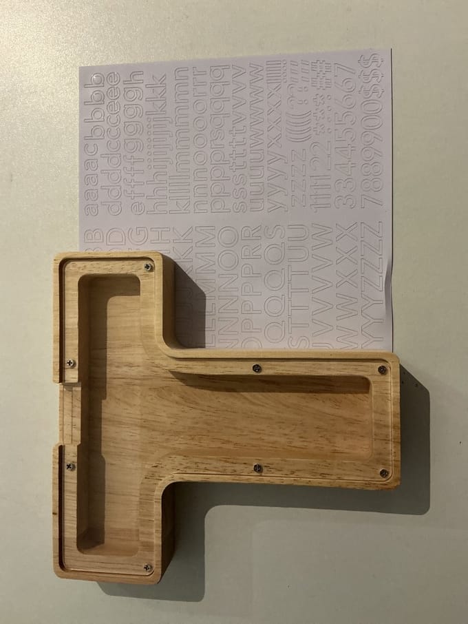 SPAARPOT HOUT LETTER T