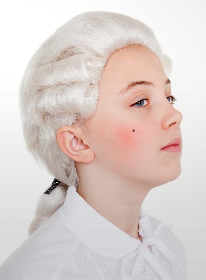 Barok Kinderpruik Met Vlecht